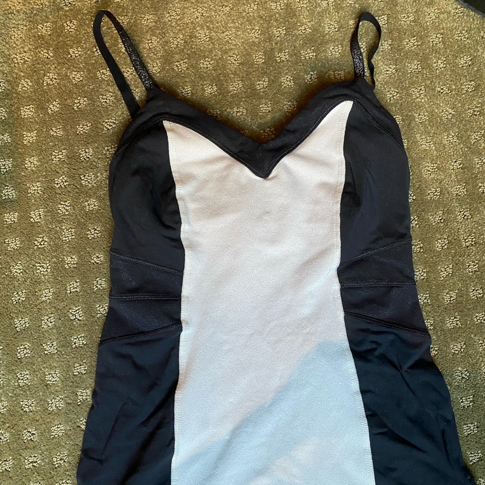 Lululemon workout top size 4
